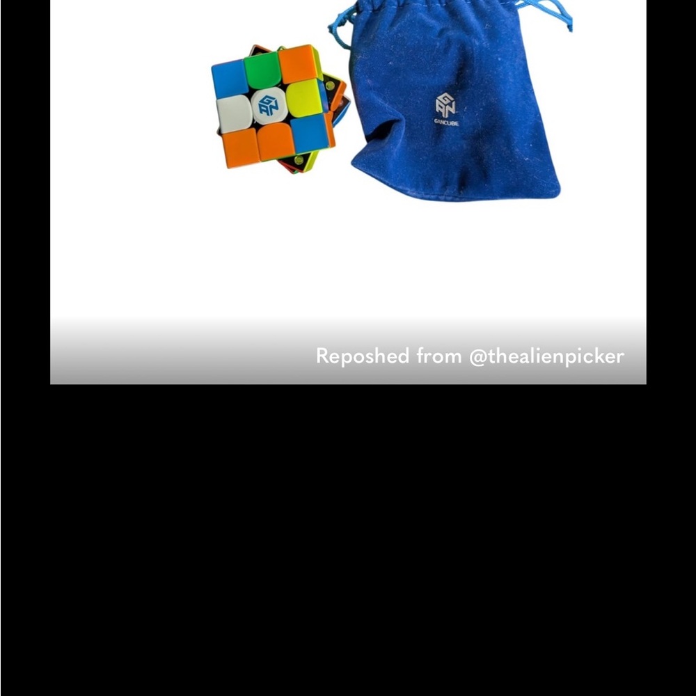 GAN Cube with Blue Pouch